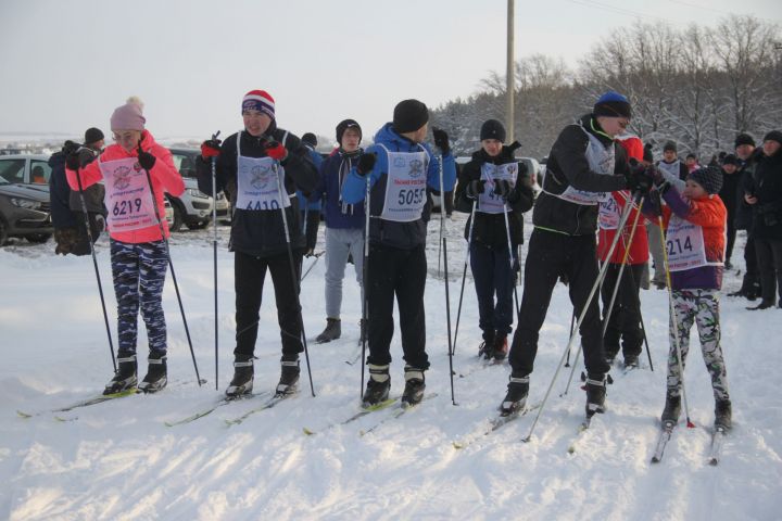 Первые лыжные гонки в Алькеевском районе  прошли на базе детского оздоровительного лагеря «Дубки».Фото