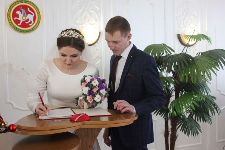 В Алькеевском районе в прошлом году рождаемость повысилась, но браков стало меньше
