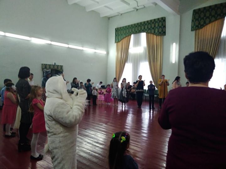 В  Алькеевском районе провели новогодний праздник для приемных детей