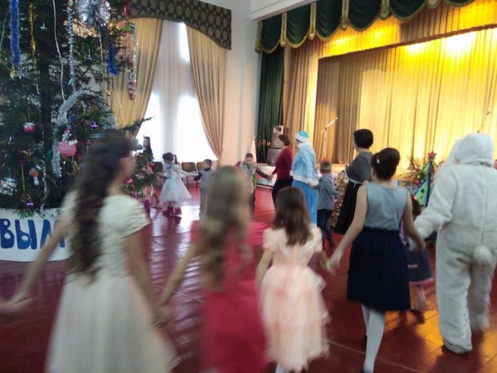 В  Алькеевском районе провели новогодний праздник для приемных детей