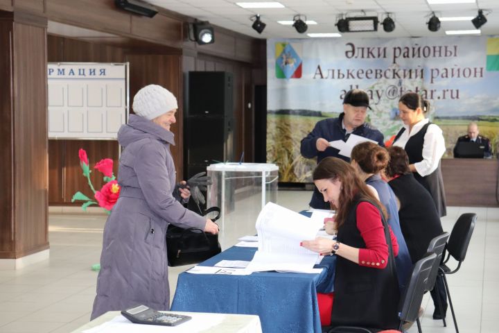 Әлки районы Базарлы Матак авыл җирлегендә бүген узара салым мәсьәләсе буенча референдум уза