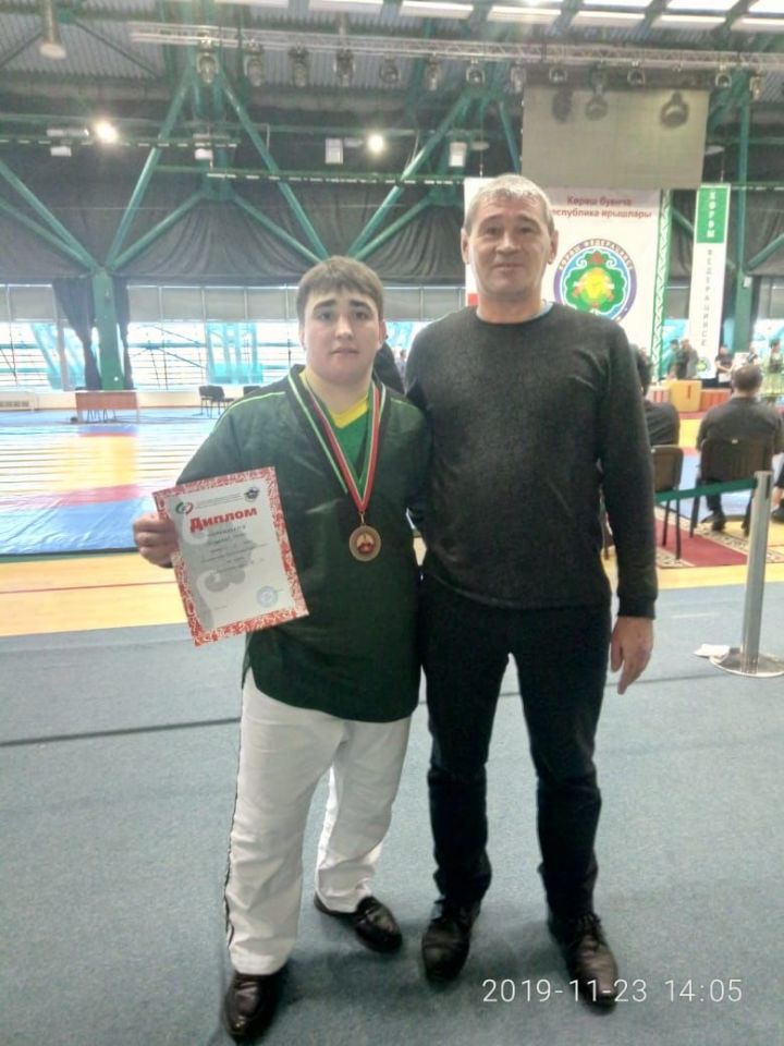 Борец из Алькеевского района Рамис Миндубаев в чемпионате Татарстана в своем весе занял третье место