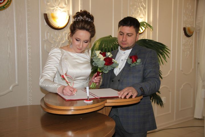 В отделе ЗАГС Алькеевского района сочетались законным браком Рамис Шайхутдинов и Екатерина Аксенова