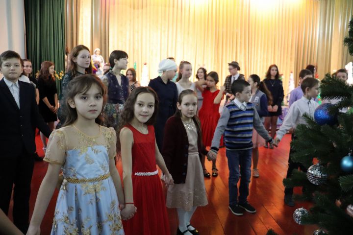 В Алькеевском районе провели Елку для одаренных детей от главы района