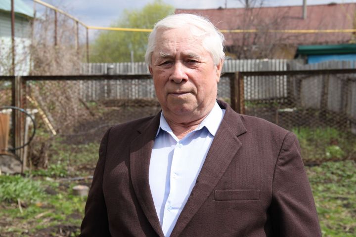 Алькеевский район: Имя Петра Шувалова который 45 лет работал в системе торговли внесено в книгу.