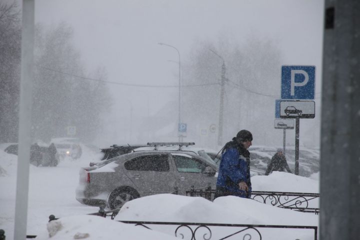 В Алькеевском районе сегодня бушует буран: дорожные работники со вчерашнего дня трудятся в усиленном режиме. Фото