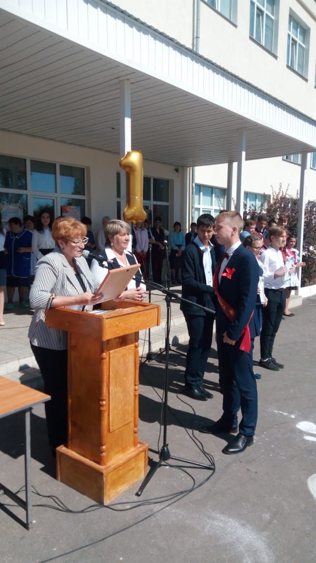 В Базарно-Матакской средней школе Алькеевского района прозвенел последний звонок