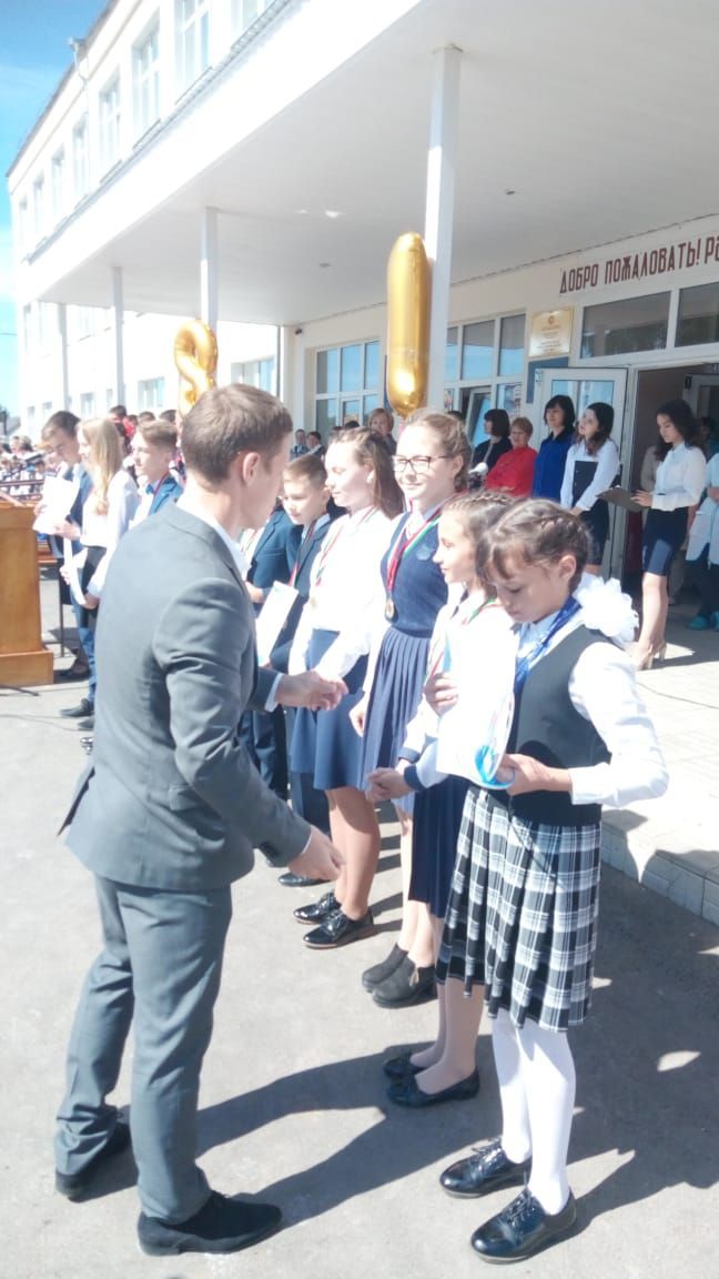 В Базарно-Матакской средней школе Алькеевского района прозвенел последний звонок