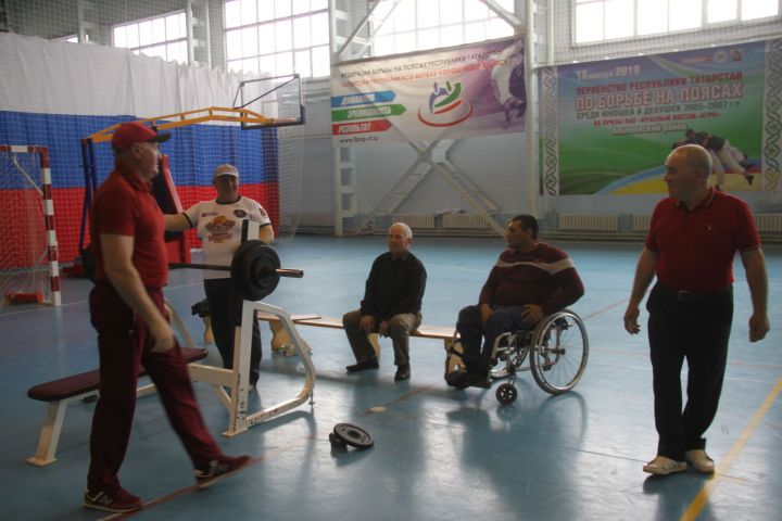 Әлки районы “Алинә” спорт залында инвалидлар җәмгыяте пауэрлифтинг һәм өстәл уеннары буенча ярышлар үткәрде