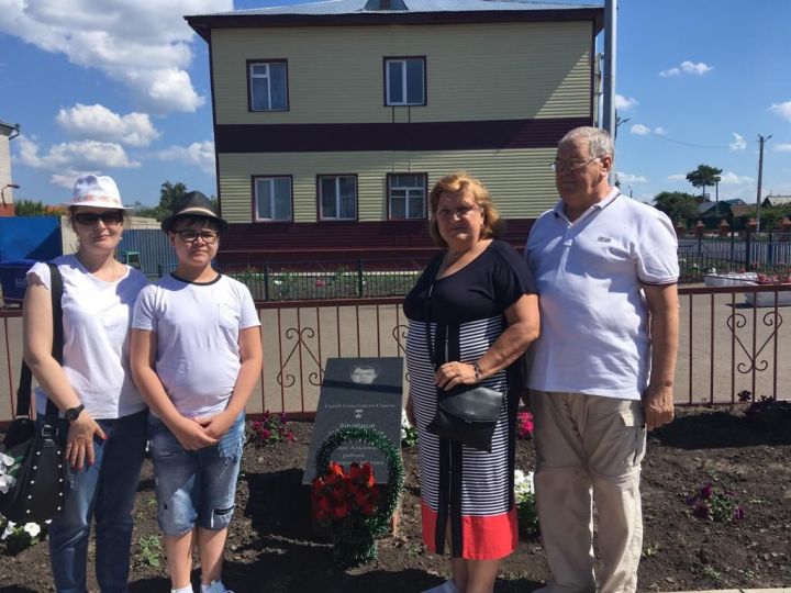 Алькеевский район: дети нашего земляка, Героя Советского Союза Степана Крайнова приехали в район в поисках своих корней
