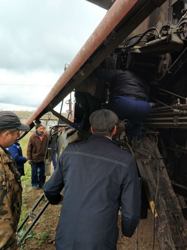 В Татарстане молодого мужчину затянуло в комбайн (ФОТО)