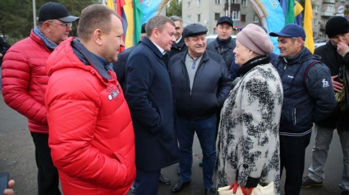 Марат Җәббаров Казанда авыл хуҗалыгы ярминкәләре эшен бәяләде