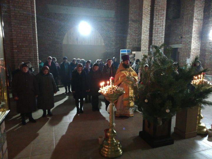 Православные Алькеевского района торжественно отмечают Рождество Христово