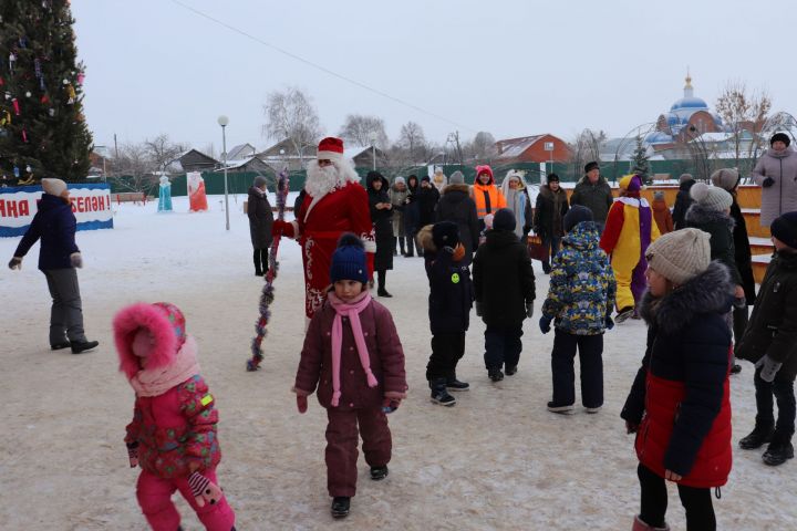 В Алькеевском районе в Центральном парке устроили Рождественские забавы