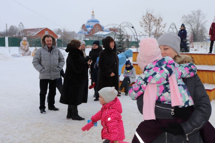 В Алькеевском районе в Центральном парке устроили Рождественские забавы