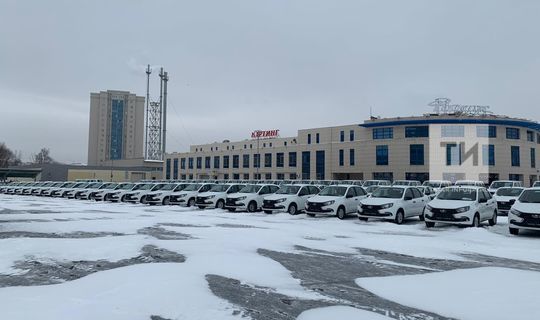 Минниханов передал районным больницам новые машины