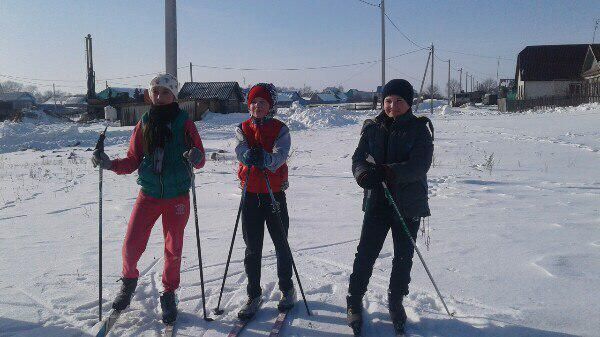 Иван Казанков подарил родной Хузангаевской школе спортивные лыжи