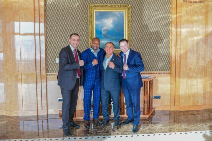 Президент Татарстана встретился с легендой бокса Роем Джонсом, с которым говорил о развитии этого вида спорта в республике