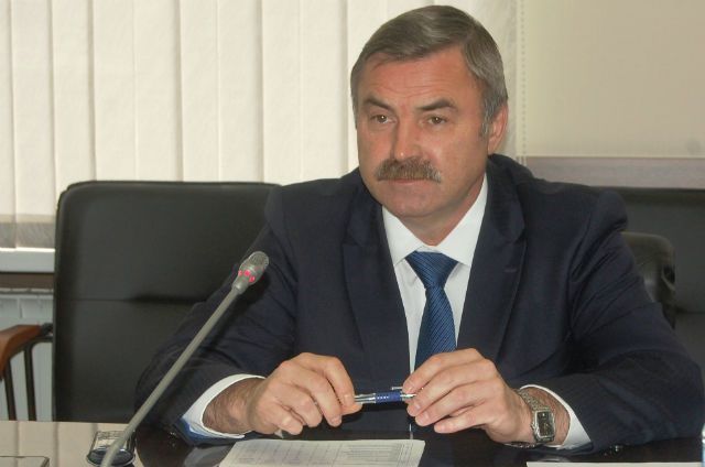 Министр строительства, архитектуры и жилищно-коммунального хозяйства РТ Фарит Ханифов поздравил коммунальщиков