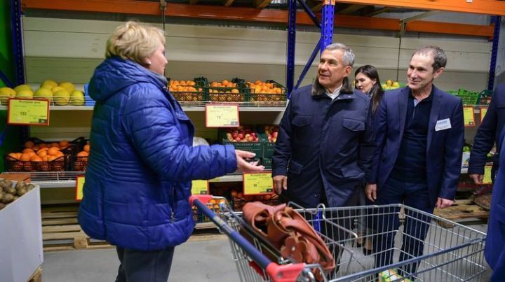 Рустам Минниханов проверил наличие продовольственных товаров в магазинах столицы