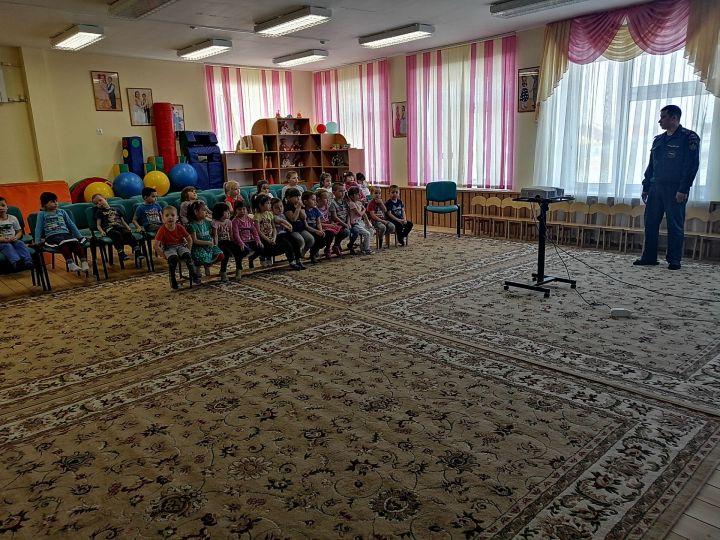 В Алькеевском районе малыши-детсадовцы изучают правила пожарной безопасности