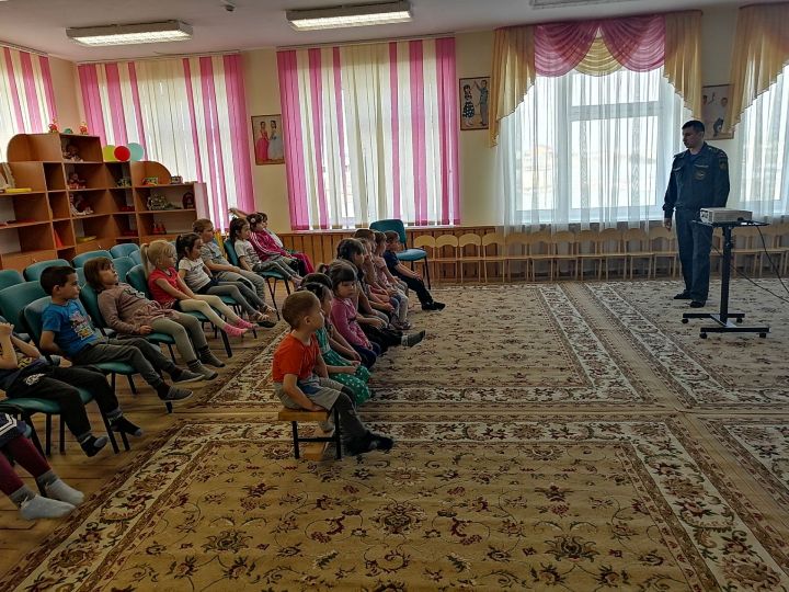 В Алькеевском районе малыши-детсадовцы изучают правила пожарной безопасности