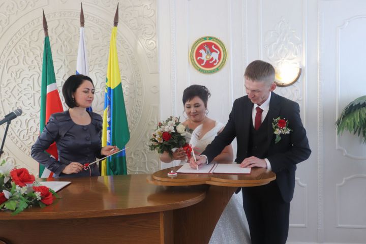 В отделе ЗАГС Алькеевского района торжественные бракосочетания временно отменяются