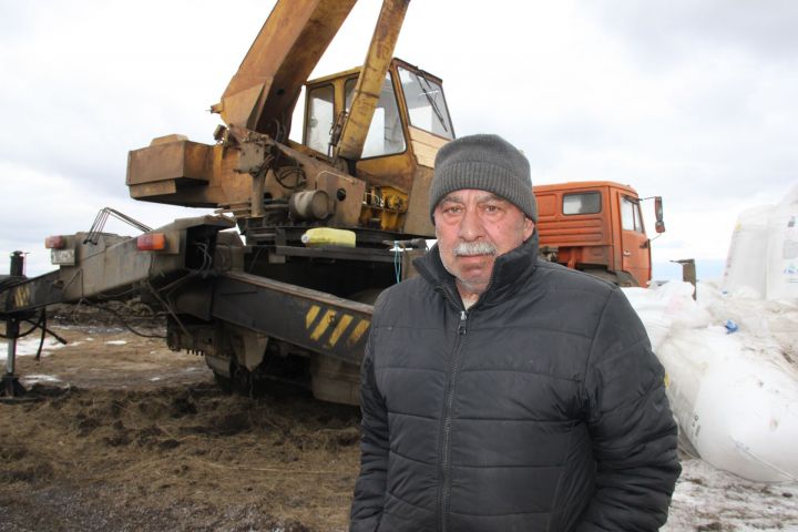 Житель села Базарные Матаки Алькеевского района Ришат Фасихов 40 лет управляет автокраном