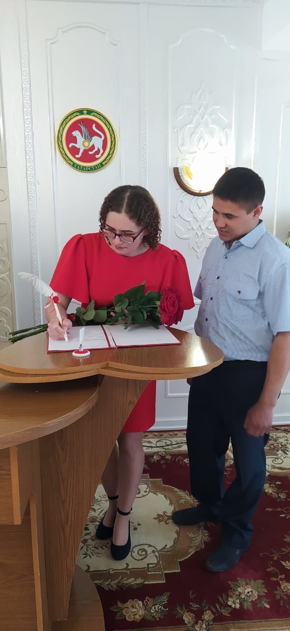 В Алькеевском районном отделе ЗАГС расписавшихся в Международный день семьи поздравили руководители