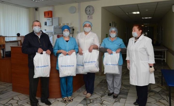 Медицинским работникам Алькеевского района вручили подарки от «Единой России»