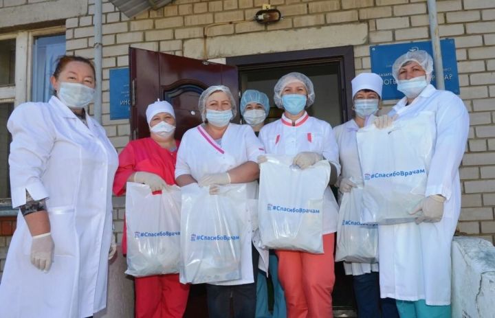 Медицинским работникам Алькеевского района вручили подарки от «Единой России»