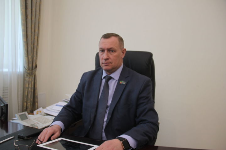 Әлки районы башлыгы Александр Никошин медицина хезмәткәрләрен һөнәри бәйрәмнәре белән котлады 2020