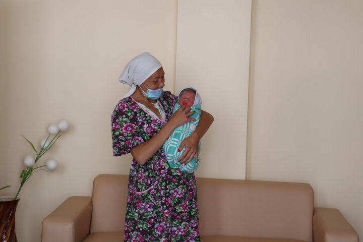 Жительница села Татарское Бурнаево Алия Каримова проголосовала, а потом родила мальчика