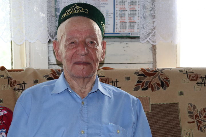 Самому пожилому жителю Алькеевского района, участнику Великой Отечественной войны Нургазизу Хисматову сегодня исполнилось 100 лет