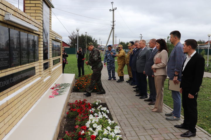 В Алькеевском районе в парке Героям торжественно открыли мемориал Гаубицы Д-1