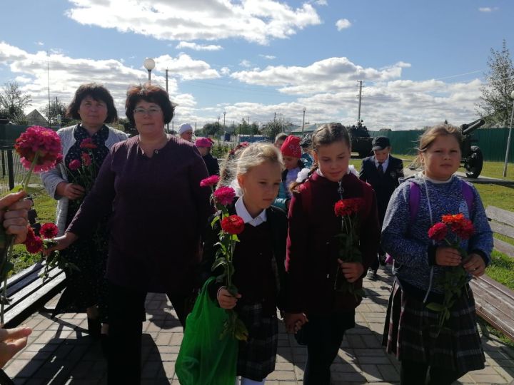Алькеевцы присоединились к всероссийской акции  «Цветы памяти»