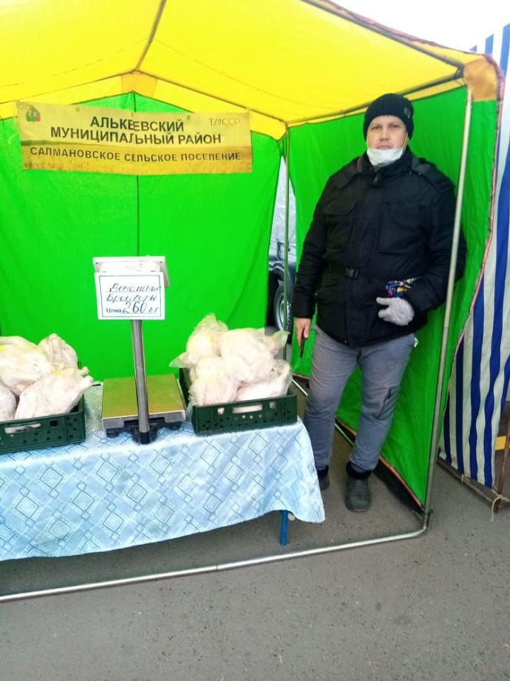 Алькеевские сельхозпроизводители в выходной день торговали в Дербышках