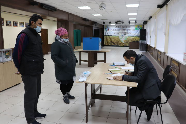 Узбекистанцы Алькеевского и Спасского районов проголосовали за Президента своей республики