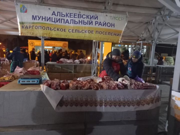 Представители Алькеевского района провели в поселке Дербышки Казани очередную ярмарку
