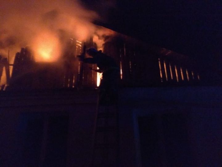 В селе Нижнее Качеево Алькеевского района в эту ночь сгорел жилой дом