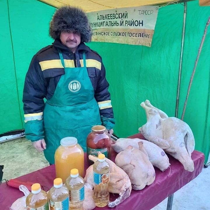 На казанской ярмарке с удовольствием покупают алькеевские товары