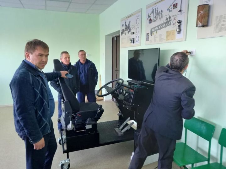 В Алькеевский район: трактора в основном готовы к весенне-полевым работам