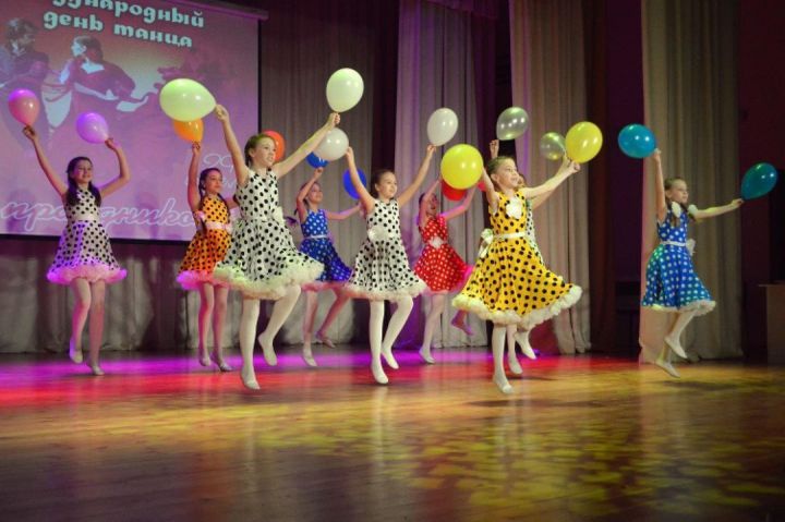 В Алькеевском районе на сцене отметили День танца