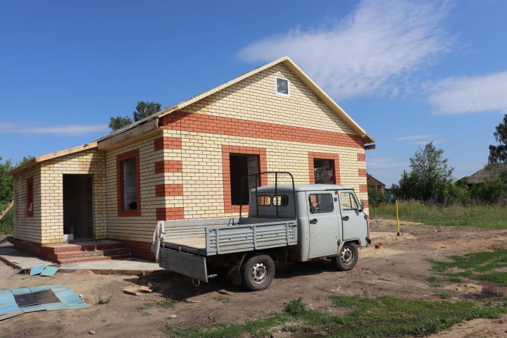 Алькеевский район: в сентябре в селе Юхмачи сдадут новый дом для многодетной семьи Удальцовых