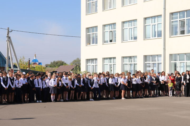 В Базарно-Матакской школе первого сентября состоялась  торжественная линейка
