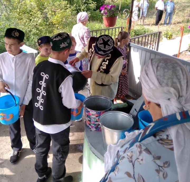 Алькеевский район: Гульсина Мурадимова принялась за благоустройство родника в своем селе