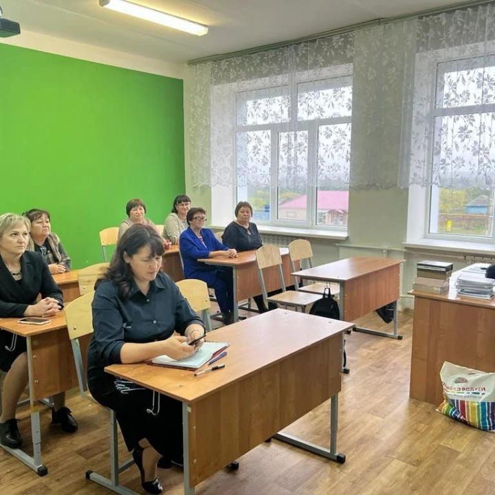 В Чувашско Бурнаевской школе с педагогами проведена профилактическая беседа на тему безопасности детей на дорогах