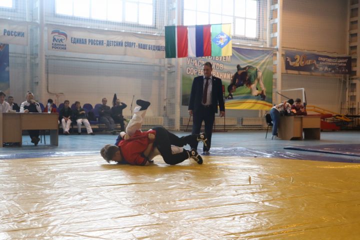 В Алькеевском районе проходят Республиканские соревнования по борьбе на поясах