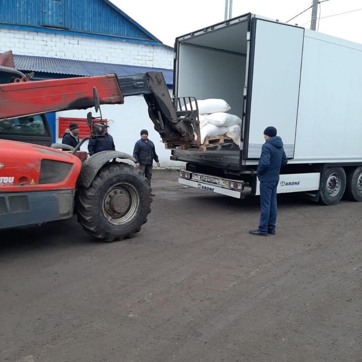 Из Алькеевского района на большой грузовой автомашине отправили гуманитарную помощь