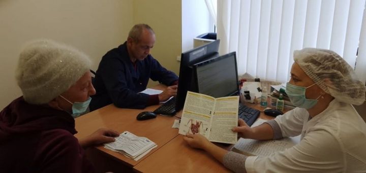 Врач-онколог Базарно-Матакской ЦРБ провел лекции на тему «Профилактика рака толстой кишки»